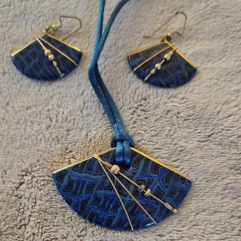 Artisan Blue and Gold Necklace Set - Picture 2 of 3
